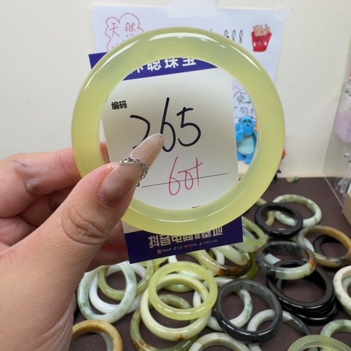 蛇纹石玉未镶嵌手镯265