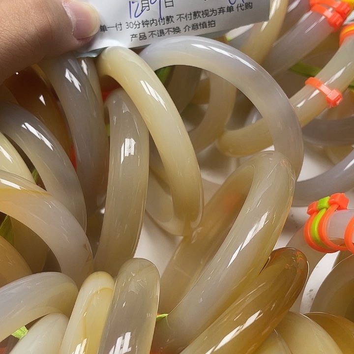 ，***玛瑙/玉髓未镶嵌颈饰玛瑙