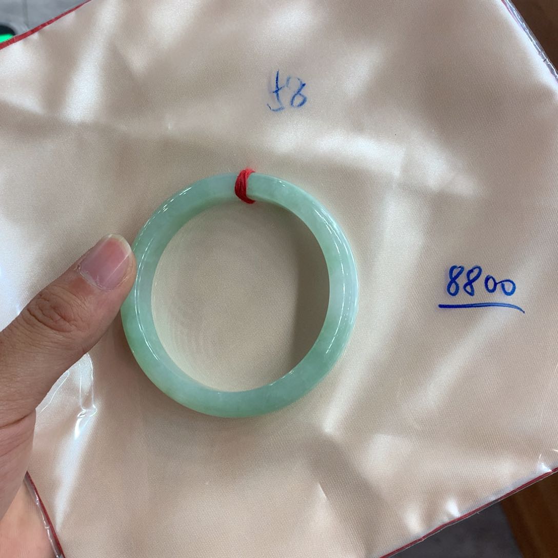 翡翠手镯未镶嵌翡翠