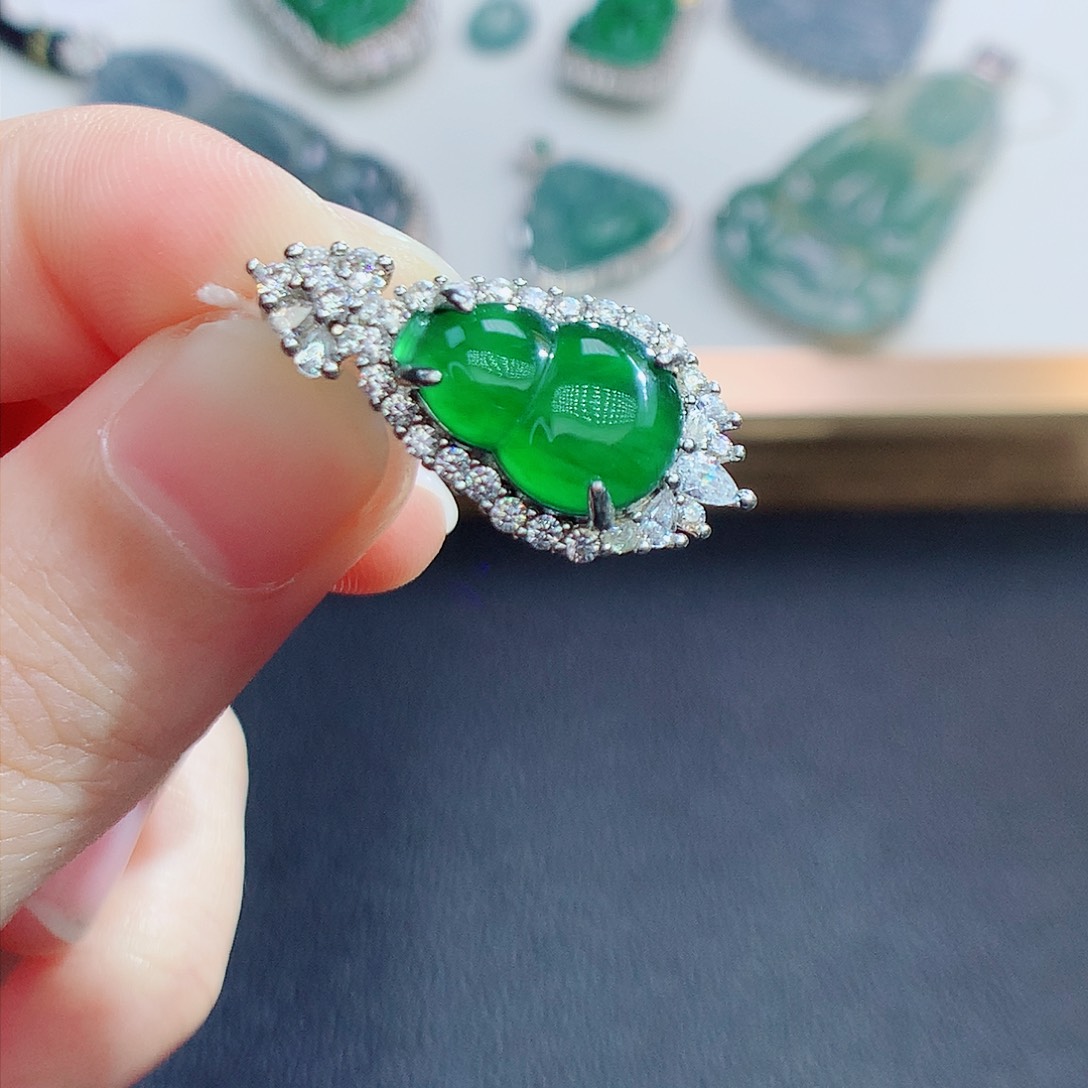 翡翠颈饰未镶嵌翡翠