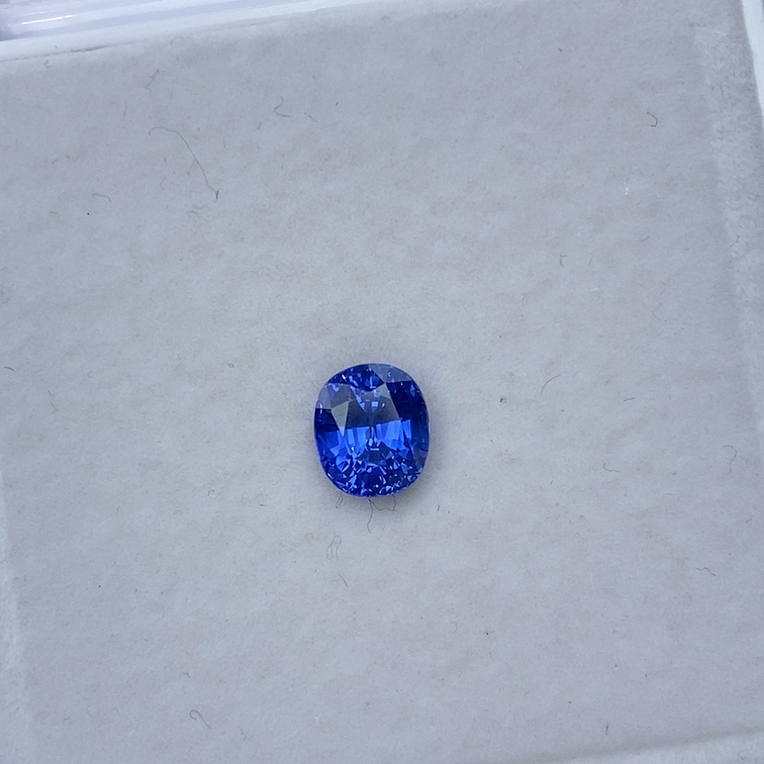 蓝宝石裸石未镶嵌2.29ct矢车菊椭圆