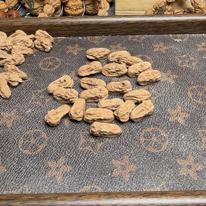 沈***满吊坠桃核蛤蟆的小异