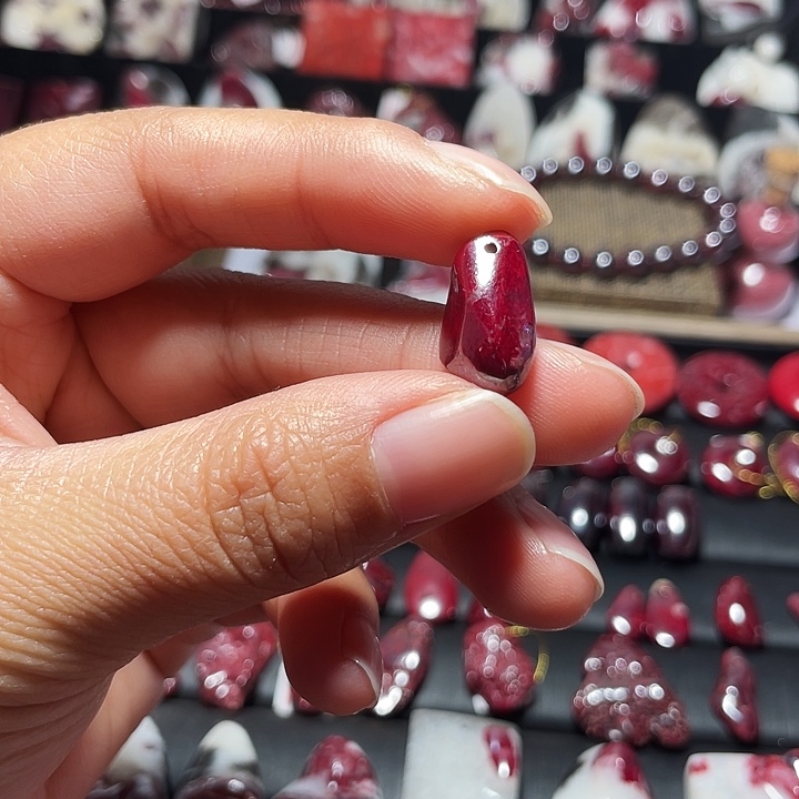 天然辰砂原矿吊坠5.5克