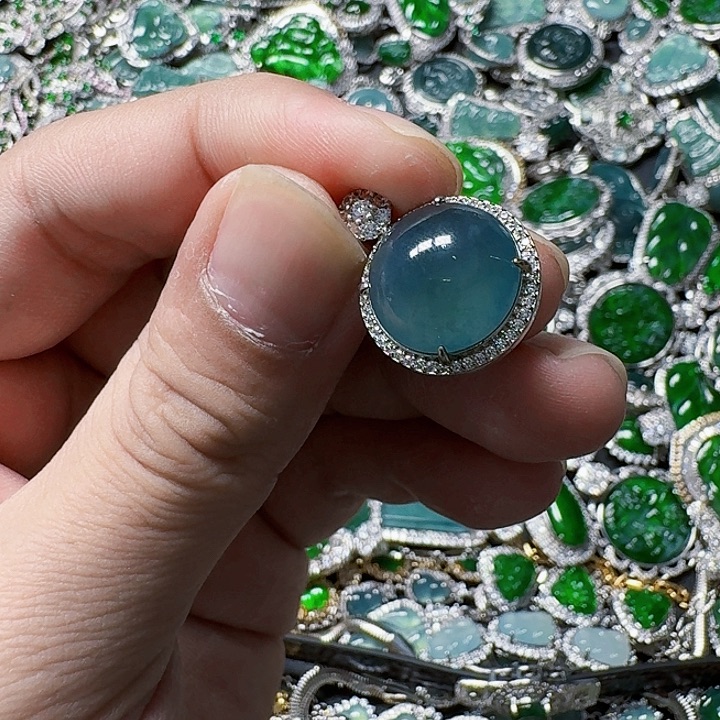 翡翠颈饰未镶嵌天然A货翡翠放漏