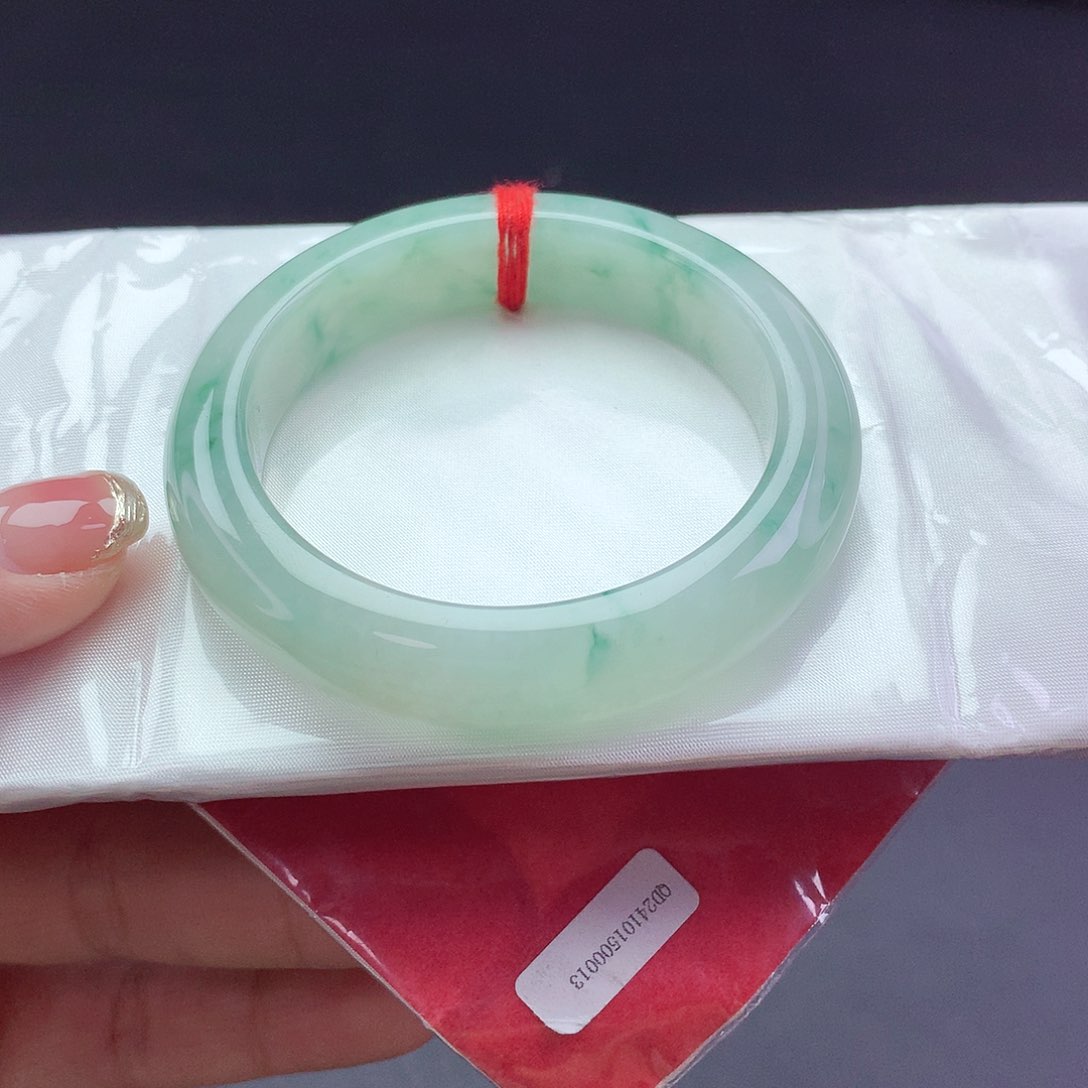 【闪购商品】翡翠手镯未镶嵌a 068500