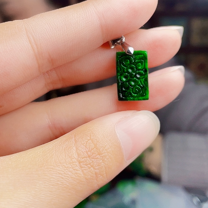 翡翠未镶嵌颈饰多样性