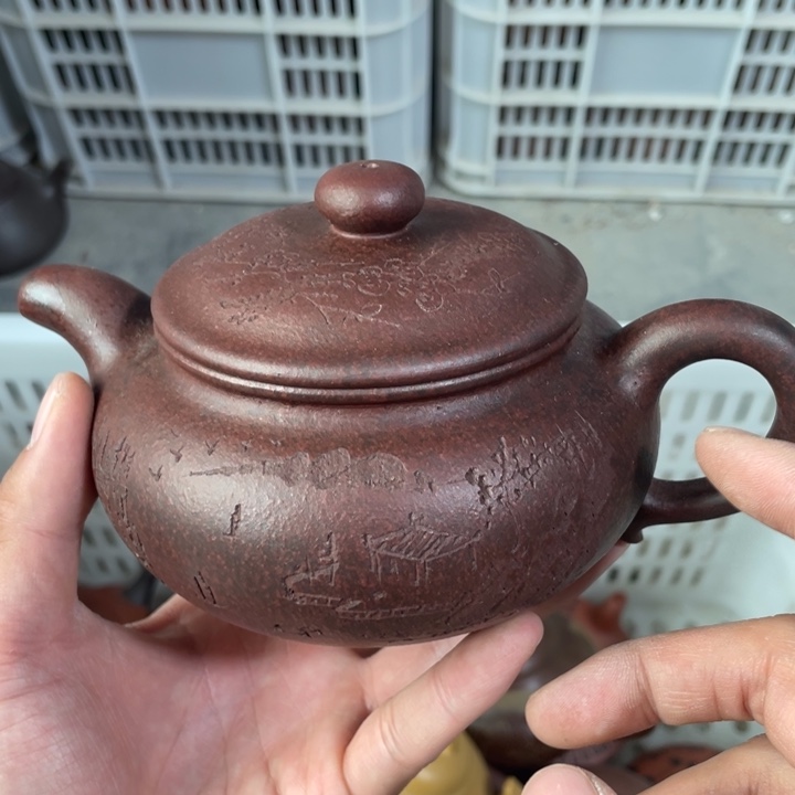 老厂紫砂壶一件。