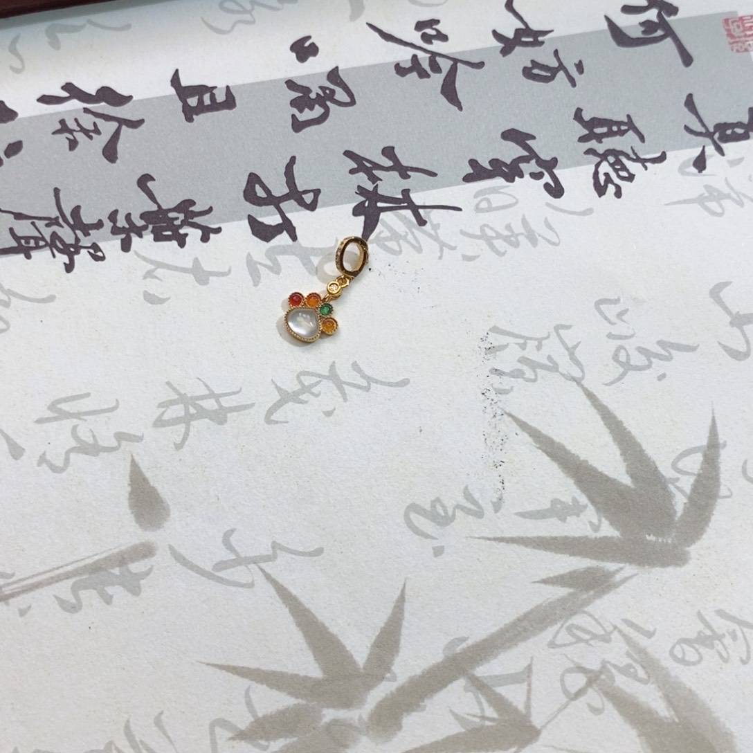 长***心颈饰18K金镶嵌翡翠翡翠
