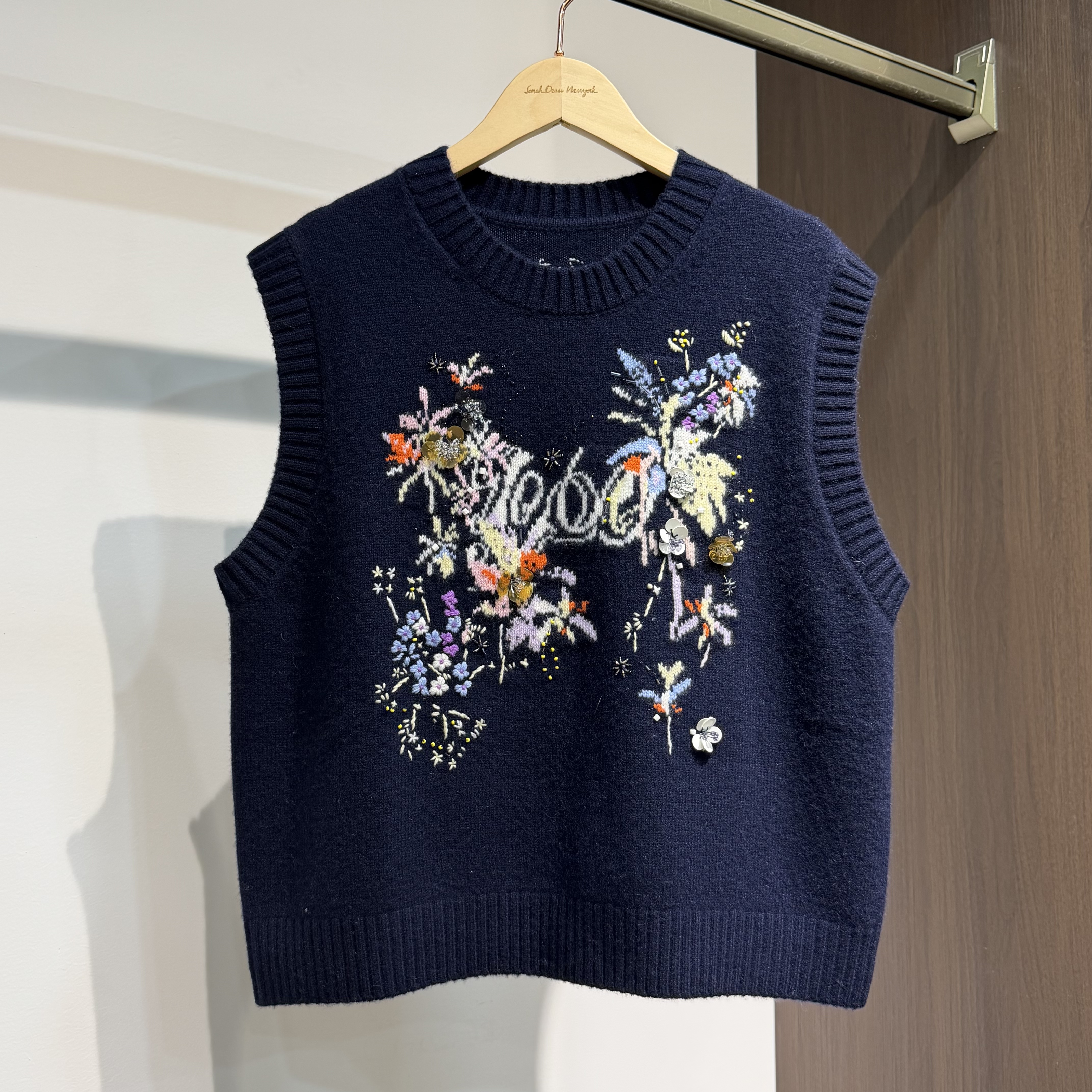 臻稀纯绒奢作 手工繁花装饰山羊绒背心 外贸高定级可穿戴艺术上衣