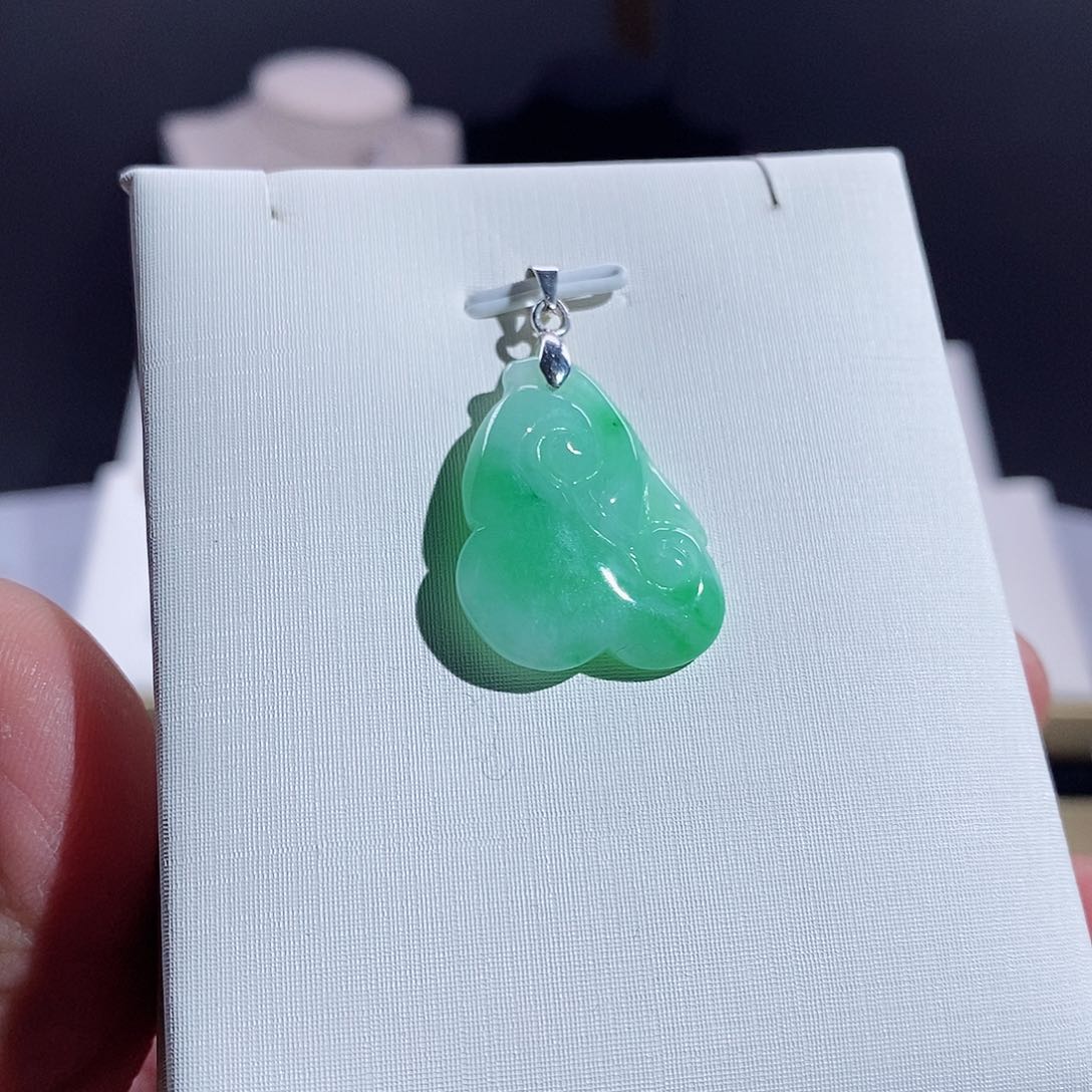 翡翠颈饰银S925镶嵌如意