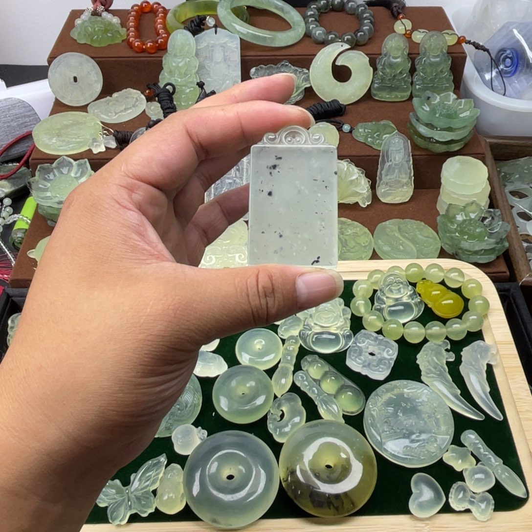 鹤***潭未镶嵌蛇纹石玉颈饰