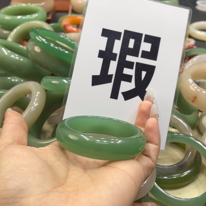 ****忧石英质玉未镶嵌珠宝奇石