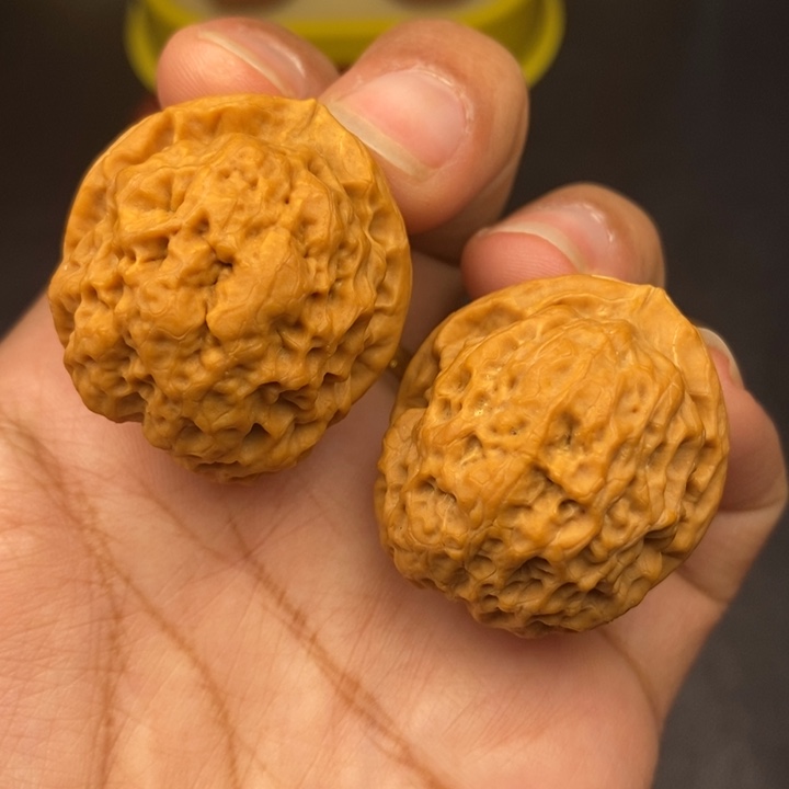 文玩核桃吊坠34尺绣球