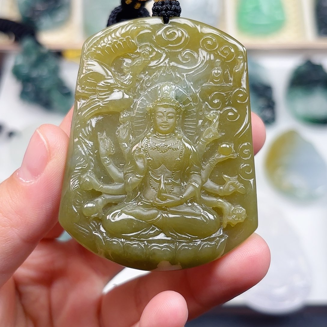 翡翠未镶嵌颈饰千手观音