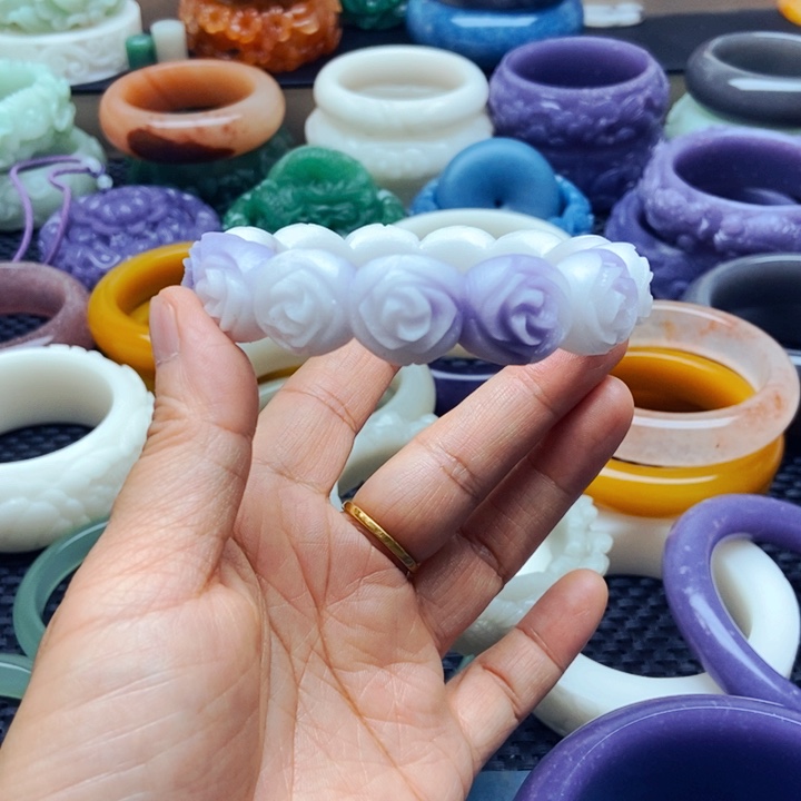 宝***°石英岩玉未镶嵌佘太翠