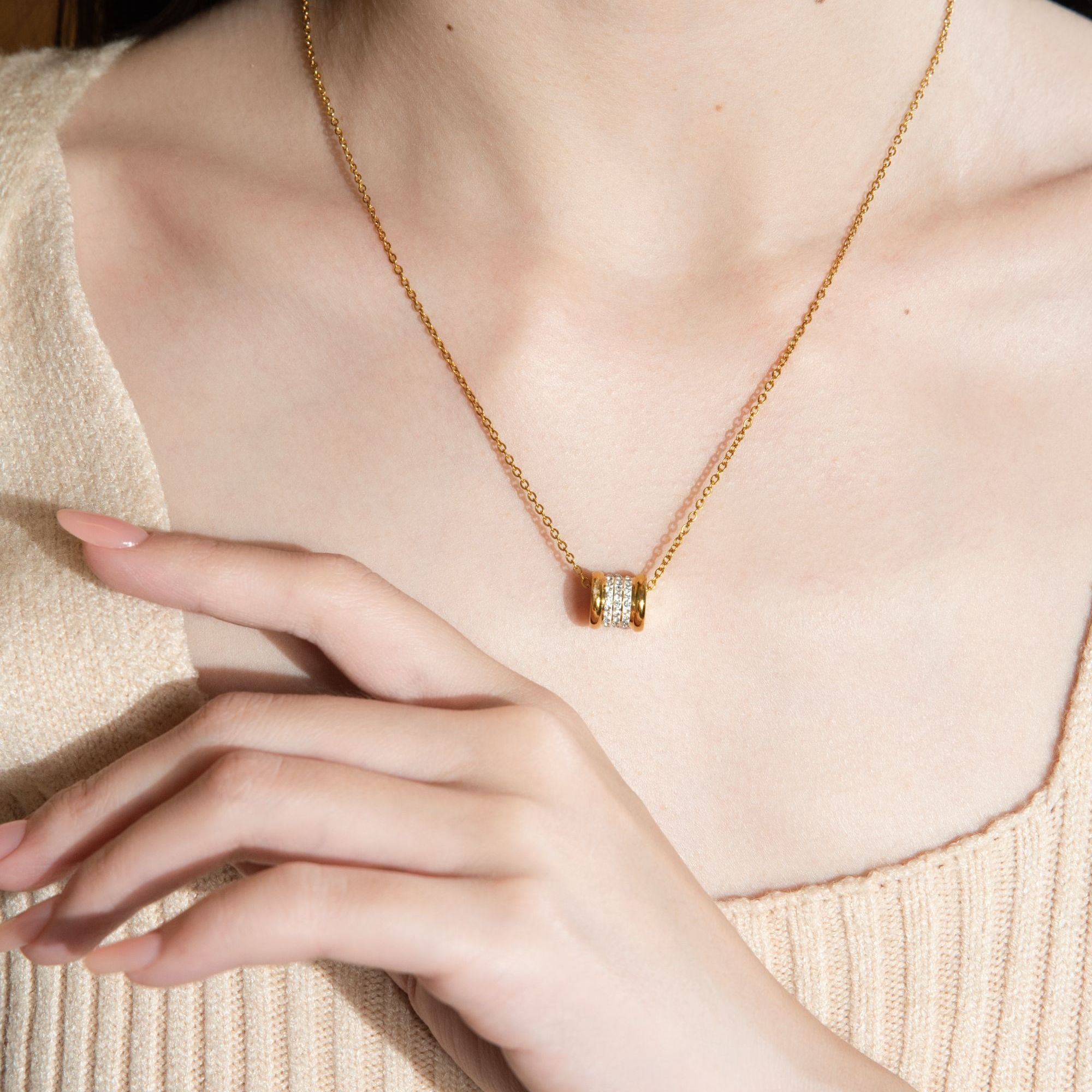 路路通小蛮腰项链轻奢小众不掉色毛衣链女