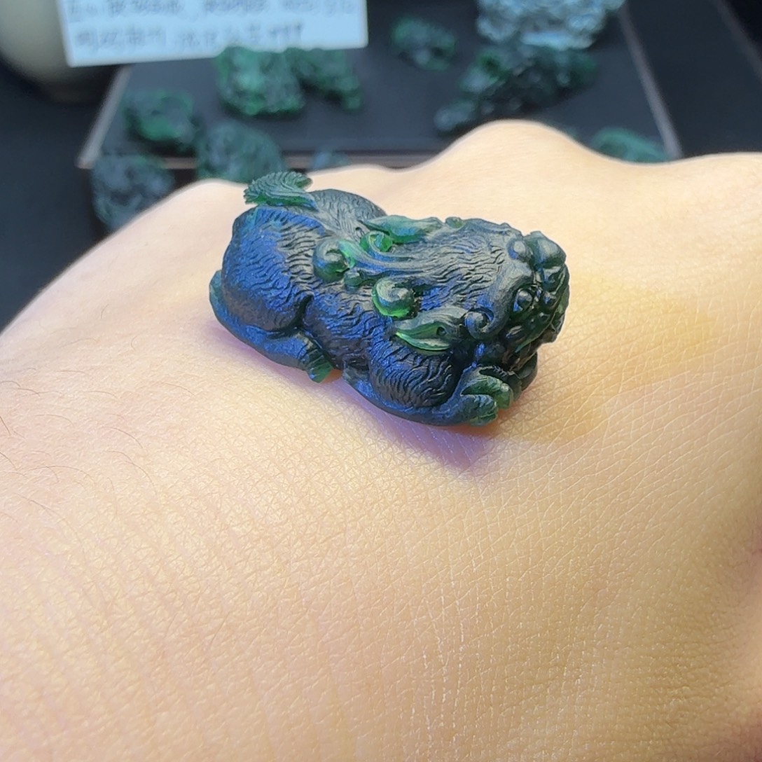 定制翡翠未镶嵌貔貅