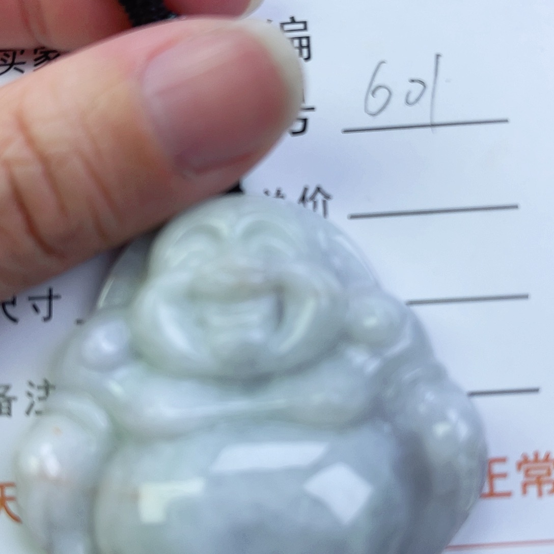 翡翠颈饰未镶嵌佛公微瑕