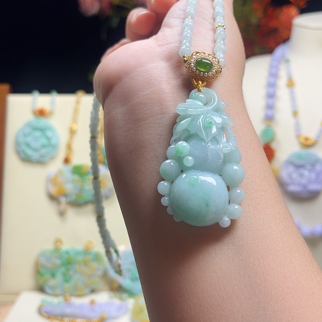 翡翠颈饰未镶嵌葫芦