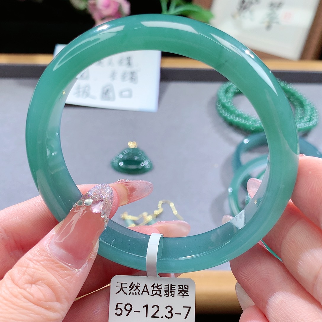 翡翠手镯（圆镯）未镶嵌