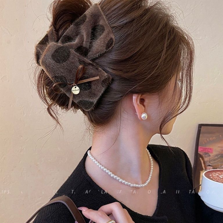 豹纹波点毛绒三角抓夹女鲨鱼夹2025新款大号后脑勺盘发夹秋冬发饰