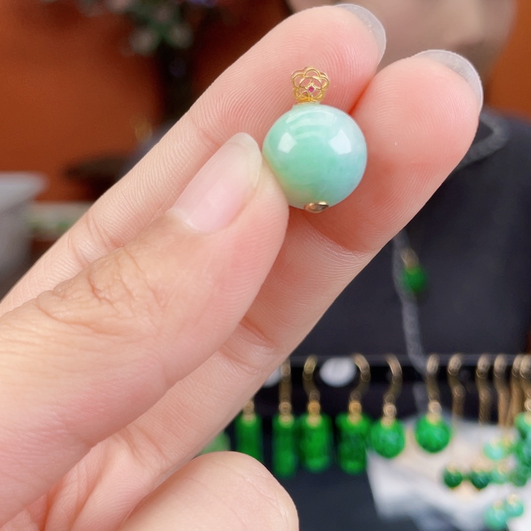 翡翠18K金镶嵌耳饰