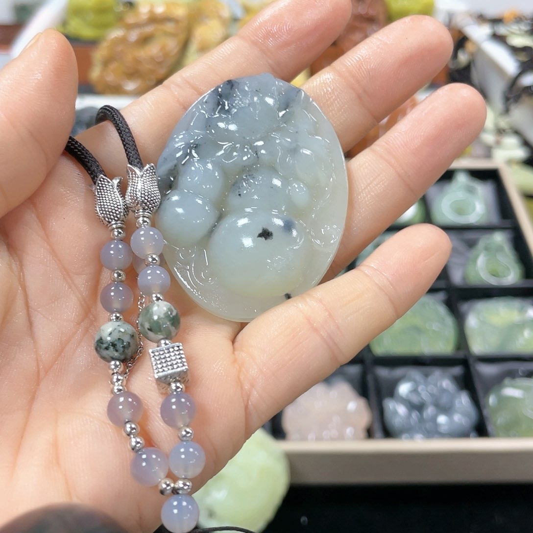 蛇纹石玉颈饰未镶嵌