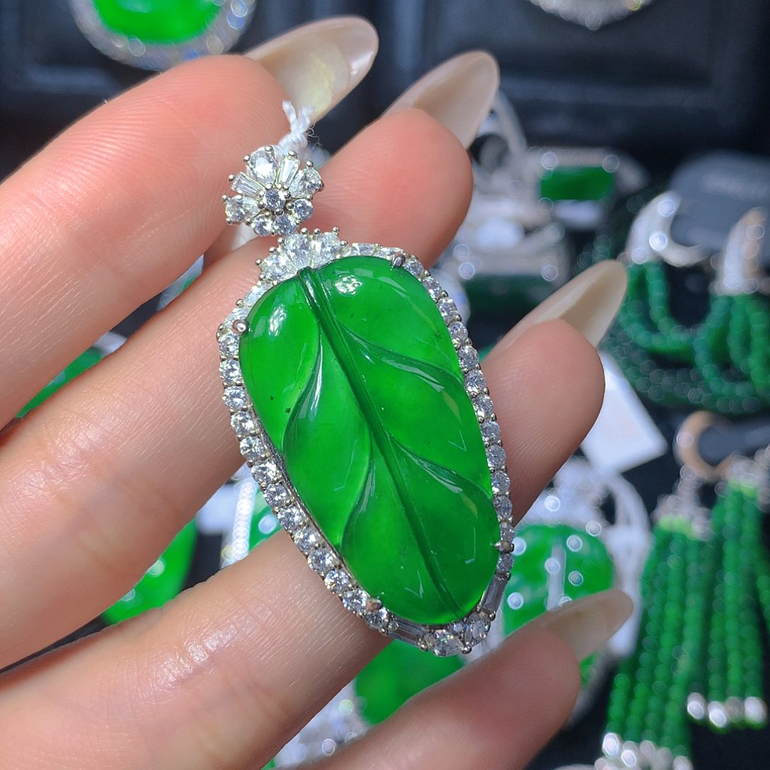 翡翠颈饰银S925镶嵌翡翠