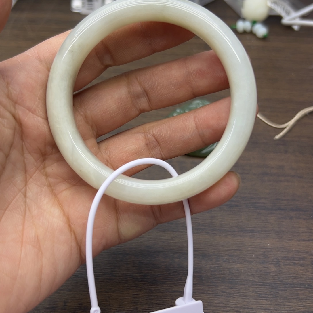 和田玉未镶嵌手镯57.8圈围144瑕