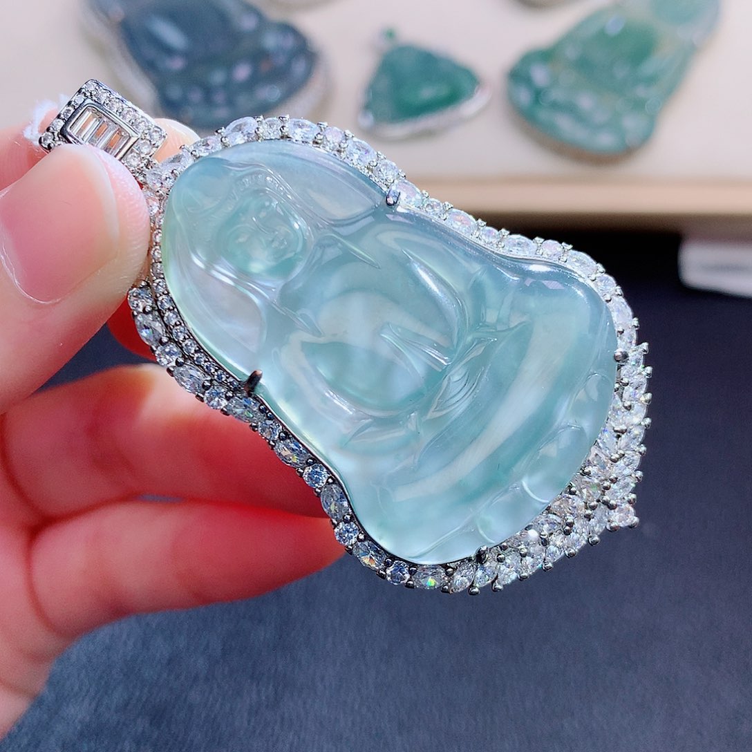 翡翠颈饰未镶嵌翡翠