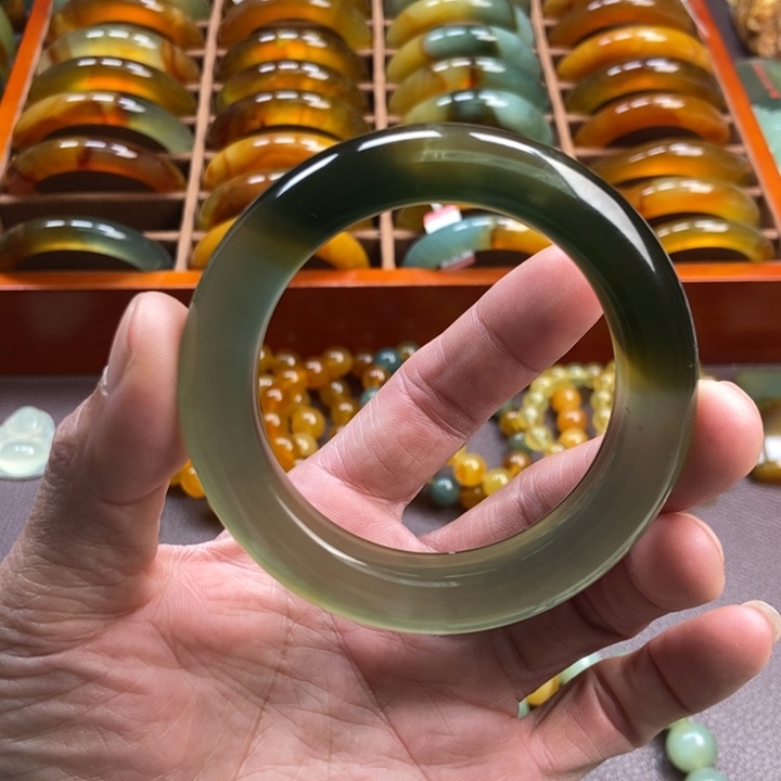 蛇纹石玉手镯未镶嵌你*羊