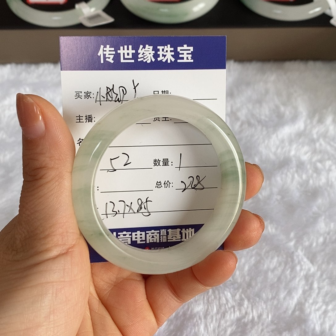 石英质玉手镯未镶嵌