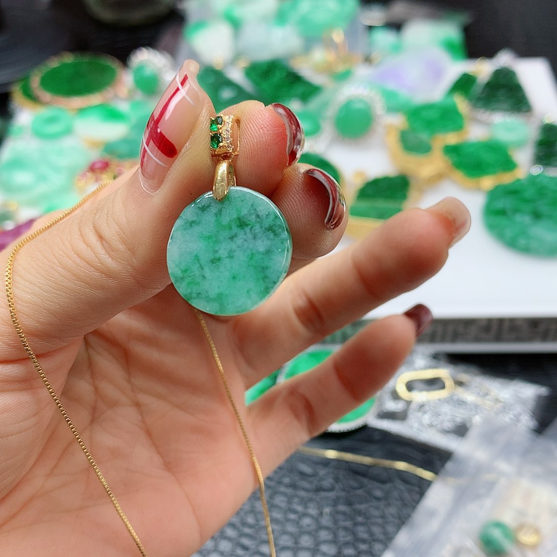 【闪购商品】翡翠吊坠(赠链)未镶嵌