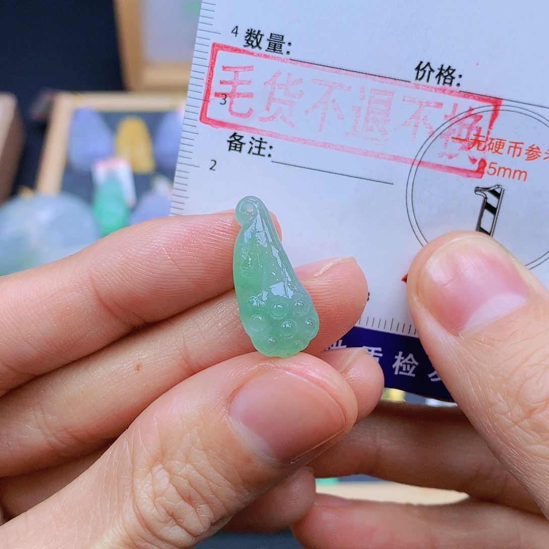 翡翠未镶嵌颈饰翡翠