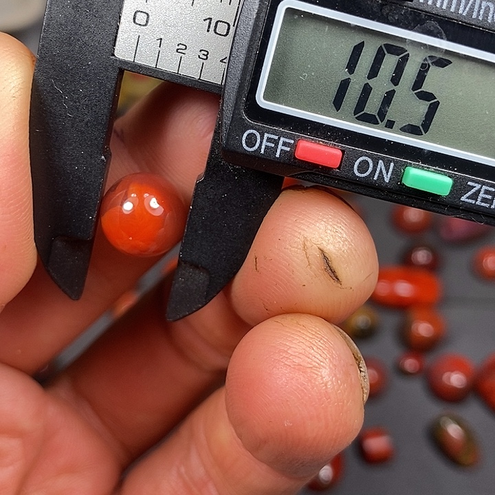 南红玛瑙未镶嵌车挂