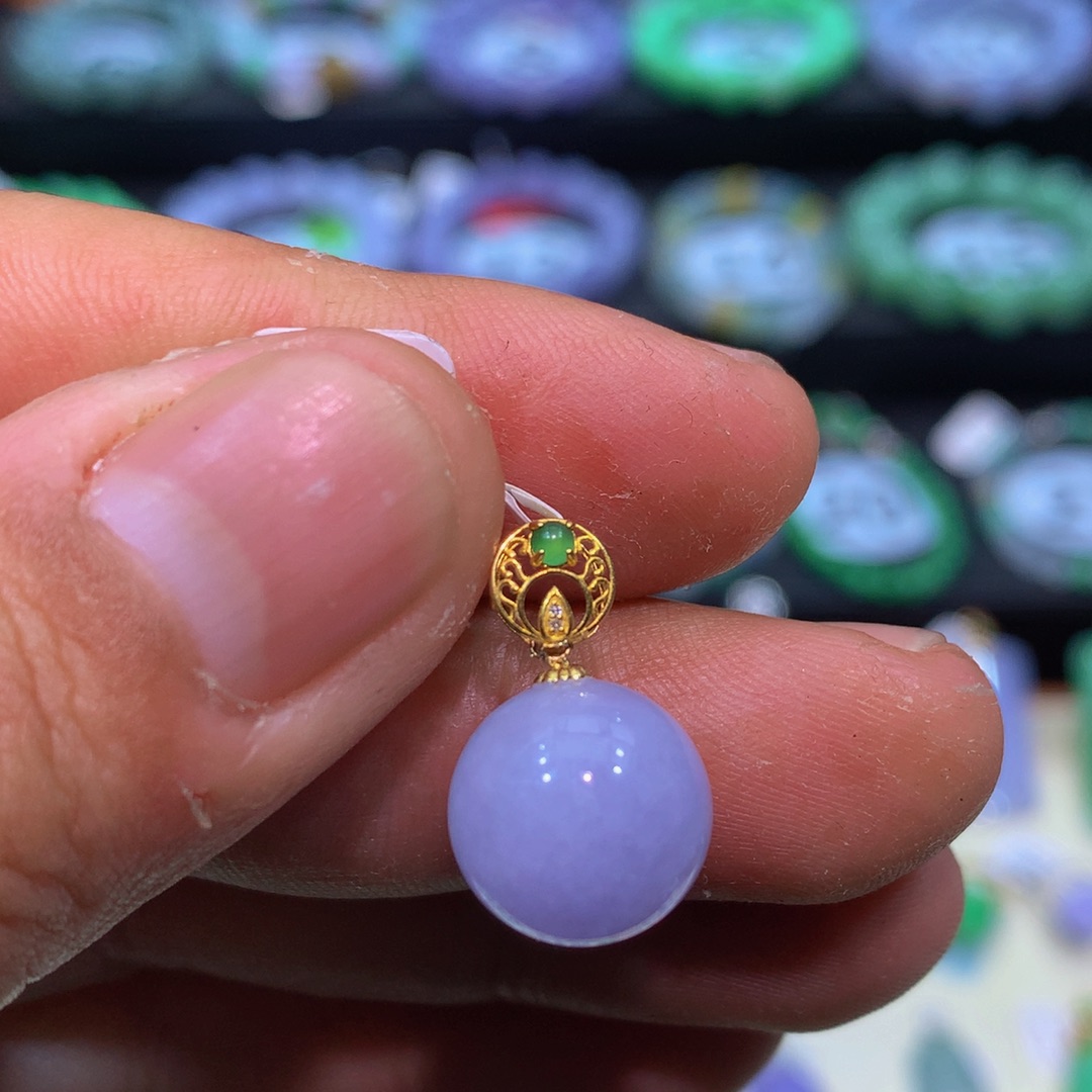 翡翠18K金镶嵌颈饰