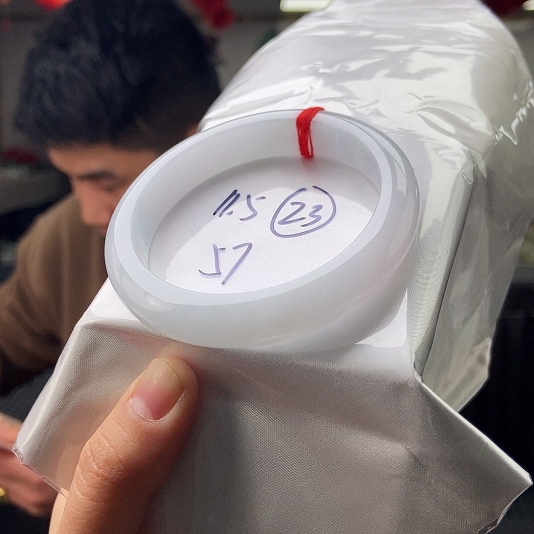 翡翠手镯未镶嵌拍一发一