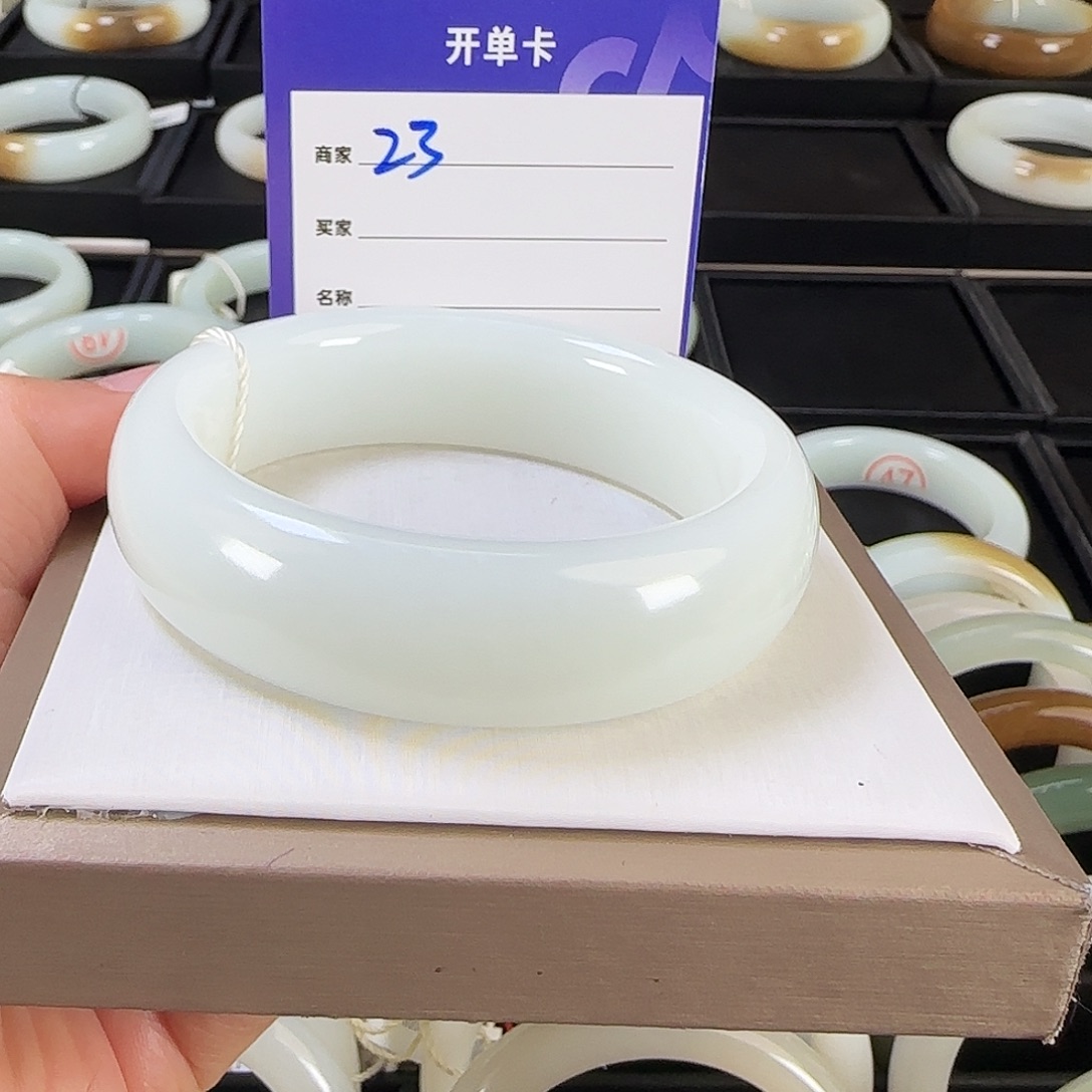 博***妈和田玉未镶嵌手镯56