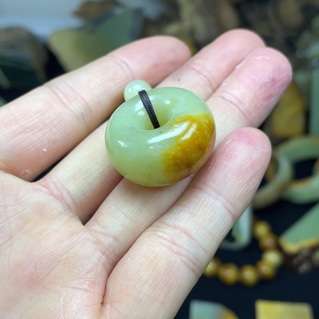 岫岩河磨玉（透闪石质玉）未镶嵌颈饰