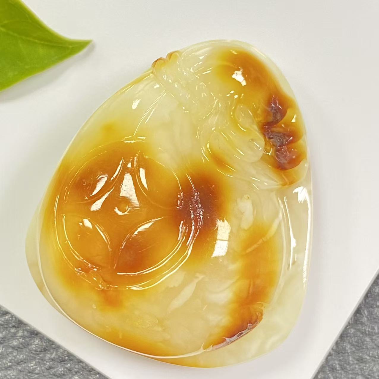 「戴琴珠宝」Q1259-蜜蜡雕刻件吊坠（多样性发其一）