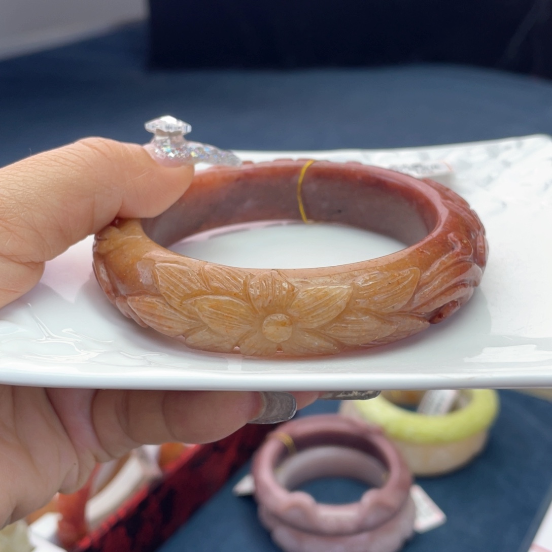 心***8石英岩玉未镶嵌手镯