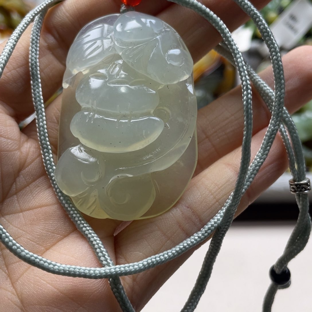 蛇纹石玉颈饰未镶嵌