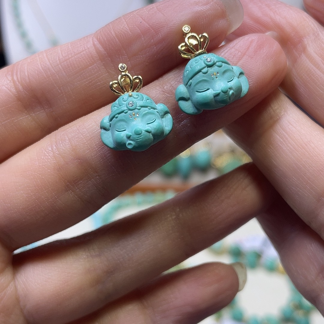 绿松石18K金镶嵌耳钉