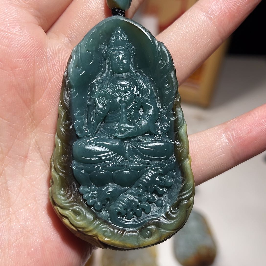 定制翡翠未镶嵌乐**中