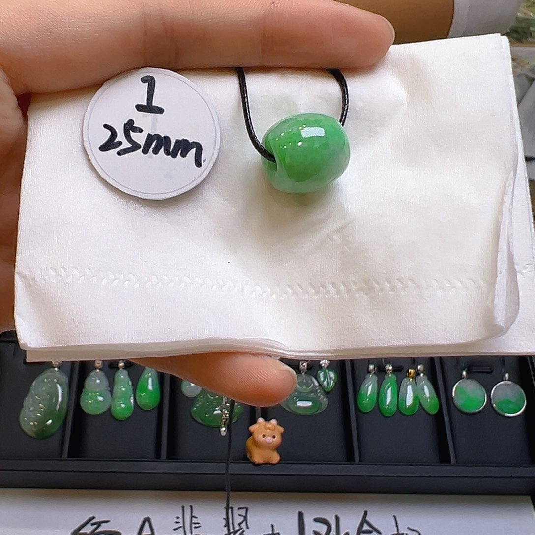 翡翠吊坠(不含链)未镶嵌翡翠