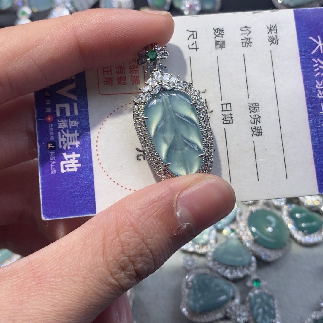 翡翠颈饰未镶嵌翡翠