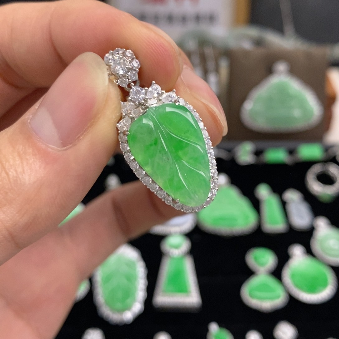 翡翠颈饰银S925镶嵌天然翡翠