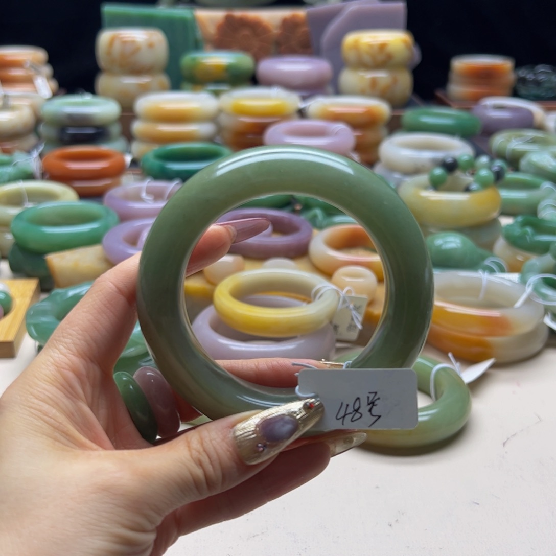 石英质玉手镯未镶嵌