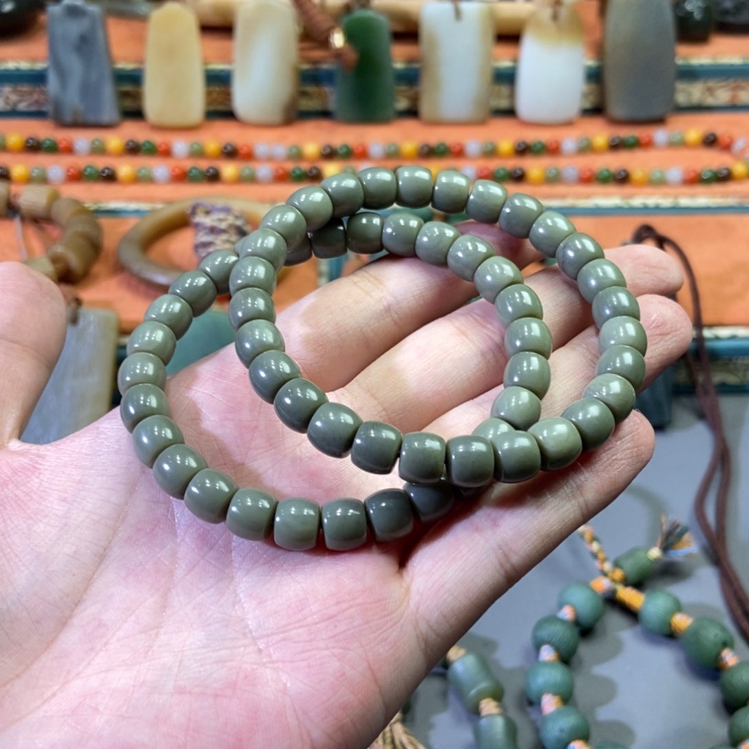 和田玉颈饰未镶嵌