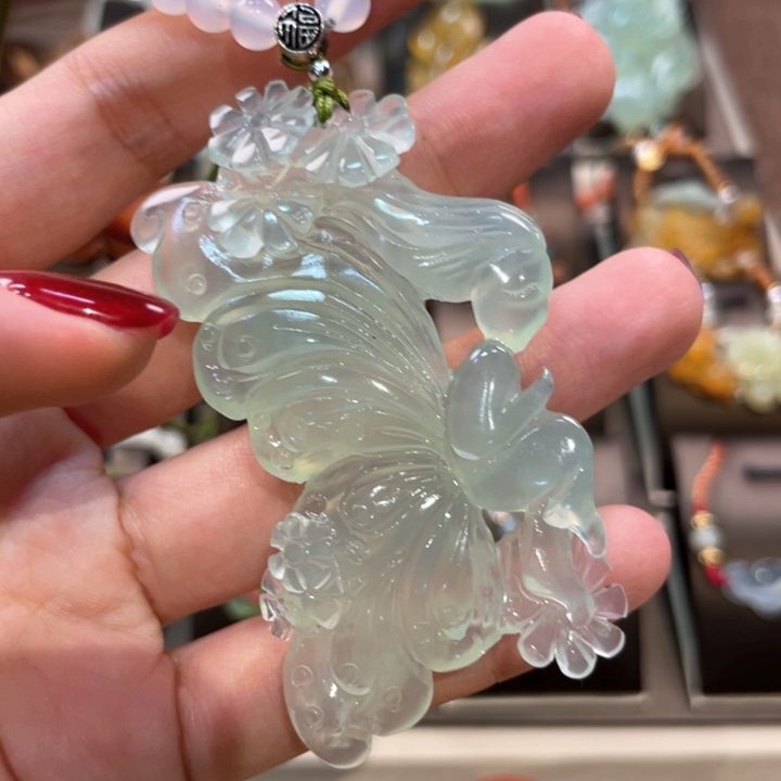 蛇纹石玉颈饰未镶嵌